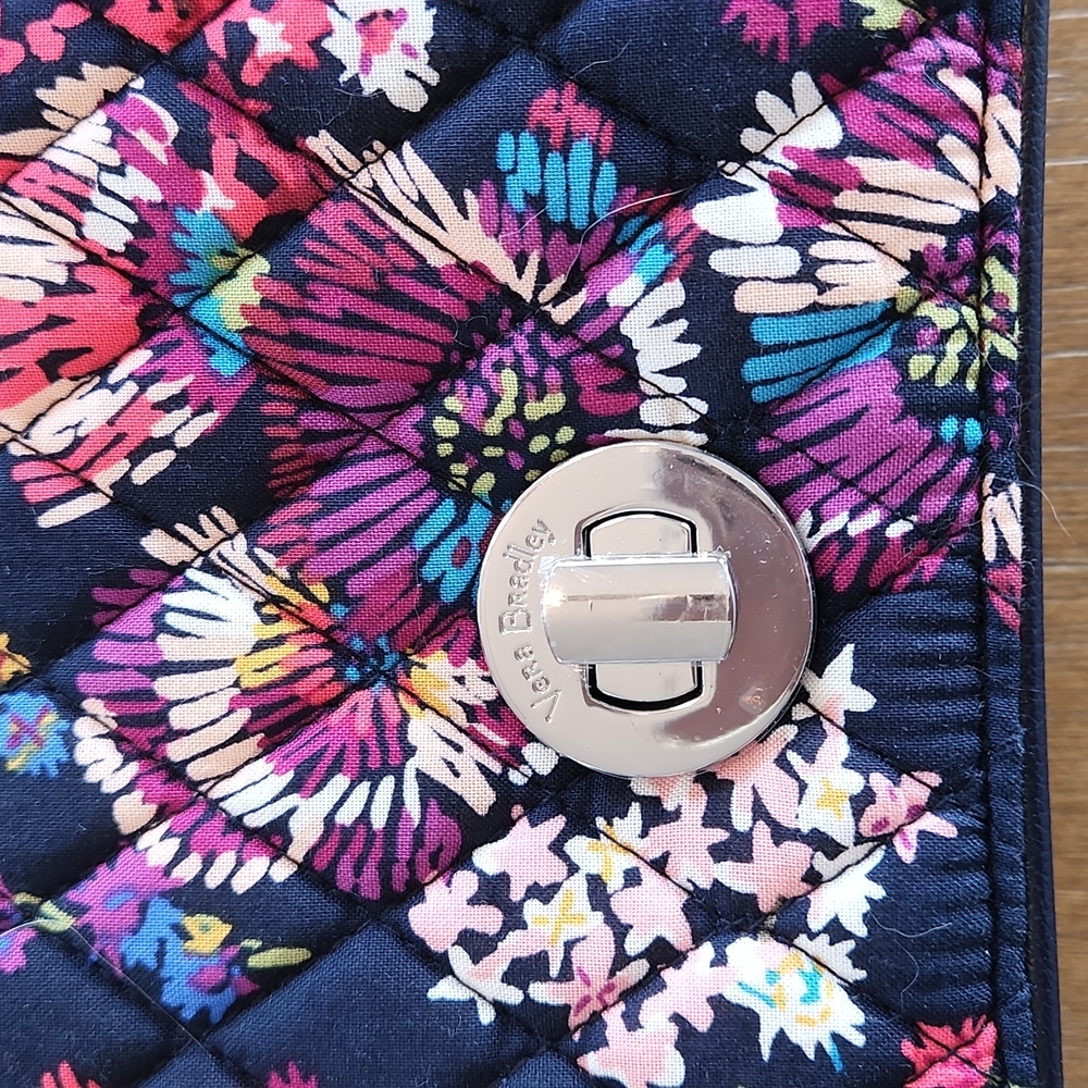 NEVER USED VERA BRADLEY CROSSBODY BAG - Picture 7 of 16
